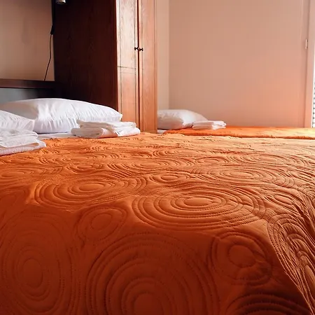Pastar Apartment Split
